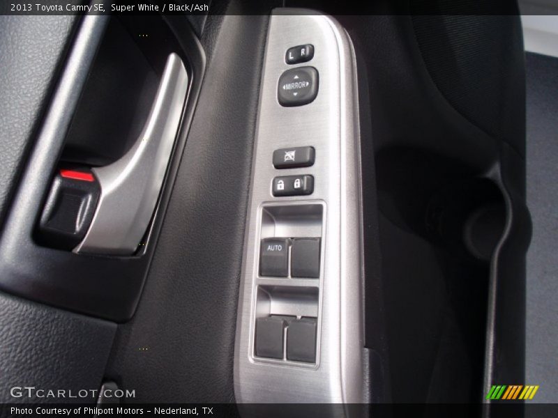 Super White / Black/Ash 2013 Toyota Camry SE
