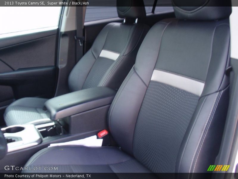 Super White / Black/Ash 2013 Toyota Camry SE