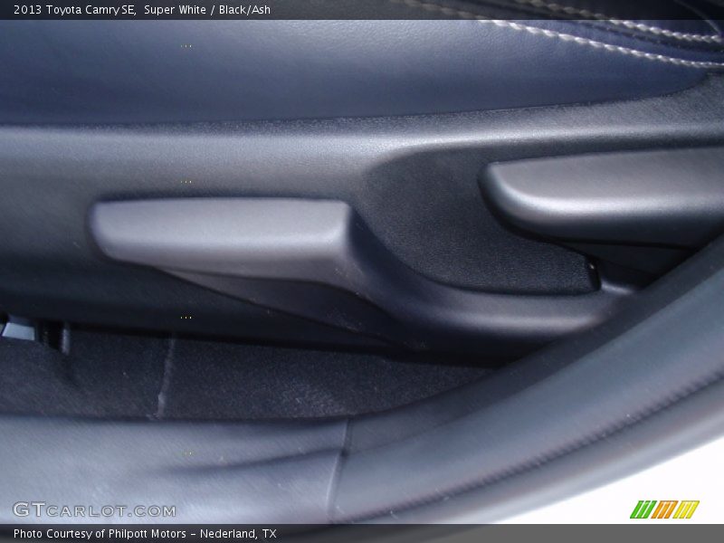 Super White / Black/Ash 2013 Toyota Camry SE