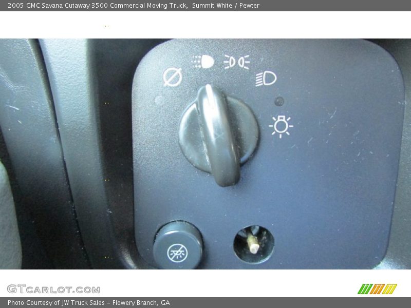 Summit White / Pewter 2005 GMC Savana Cutaway 3500 Commercial Moving Truck