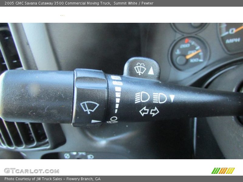 Summit White / Pewter 2005 GMC Savana Cutaway 3500 Commercial Moving Truck