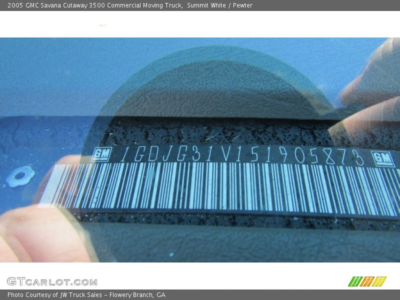 Summit White / Pewter 2005 GMC Savana Cutaway 3500 Commercial Moving Truck