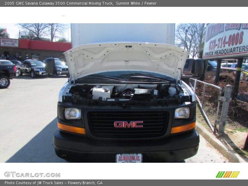 Summit White / Pewter 2005 GMC Savana Cutaway 3500 Commercial Moving Truck