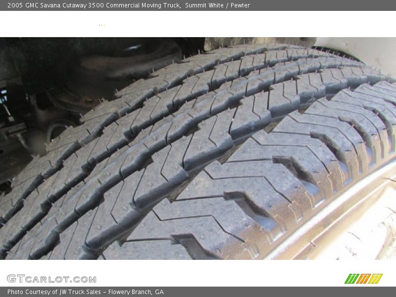 Summit White / Pewter 2005 GMC Savana Cutaway 3500 Commercial Moving Truck