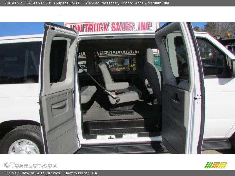 Oxford White / Medium Flint 2009 Ford E Series Van E350 Super Duty XLT Extended Passenger