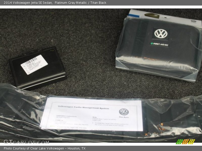 Platinum Gray Metallic / Titan Black 2014 Volkswagen Jetta SE Sedan