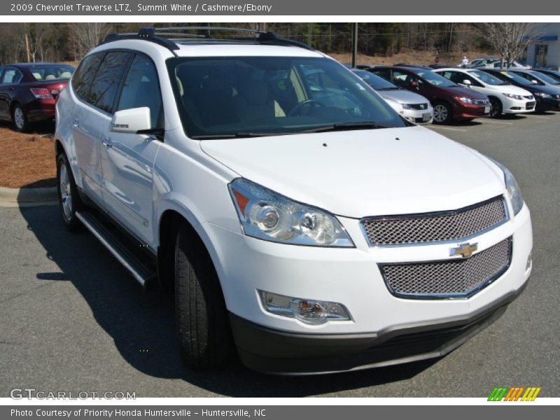 Front 3/4 View of 2009 Traverse LTZ