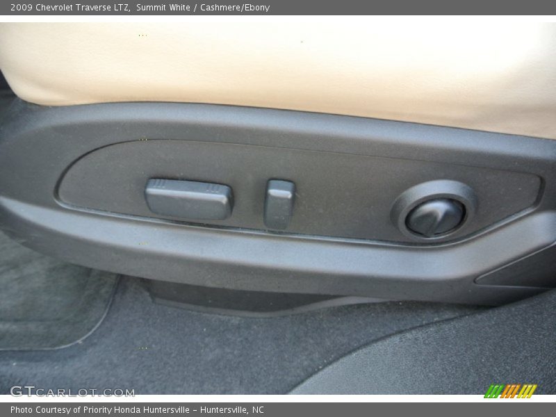 Summit White / Cashmere/Ebony 2009 Chevrolet Traverse LTZ