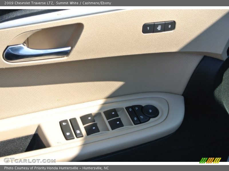 Summit White / Cashmere/Ebony 2009 Chevrolet Traverse LTZ