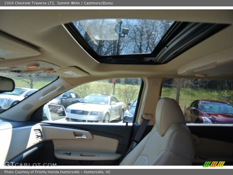 Summit White / Cashmere/Ebony 2009 Chevrolet Traverse LTZ