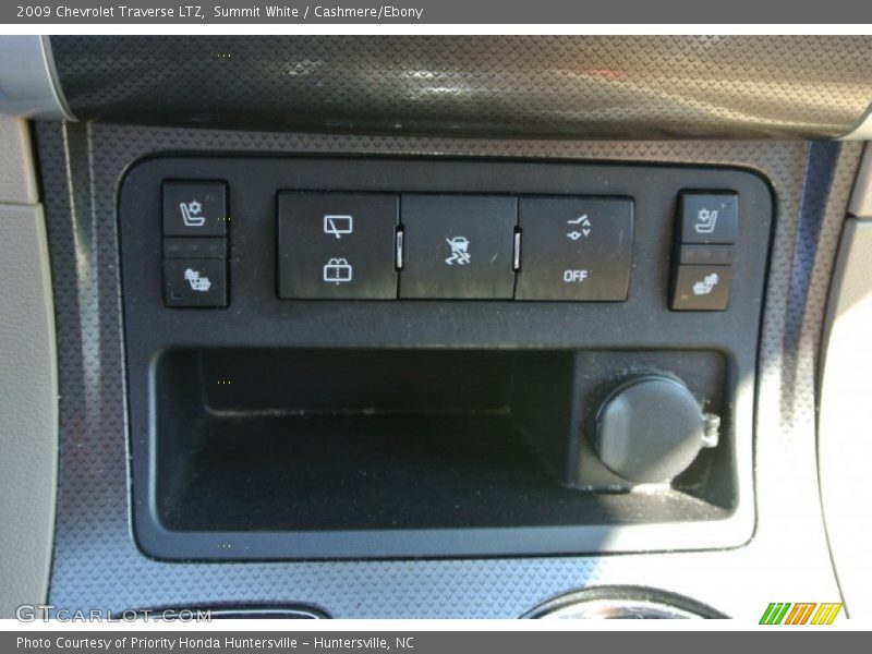 Summit White / Cashmere/Ebony 2009 Chevrolet Traverse LTZ