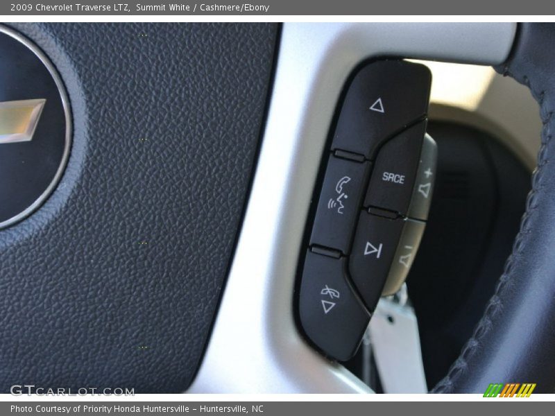 Summit White / Cashmere/Ebony 2009 Chevrolet Traverse LTZ