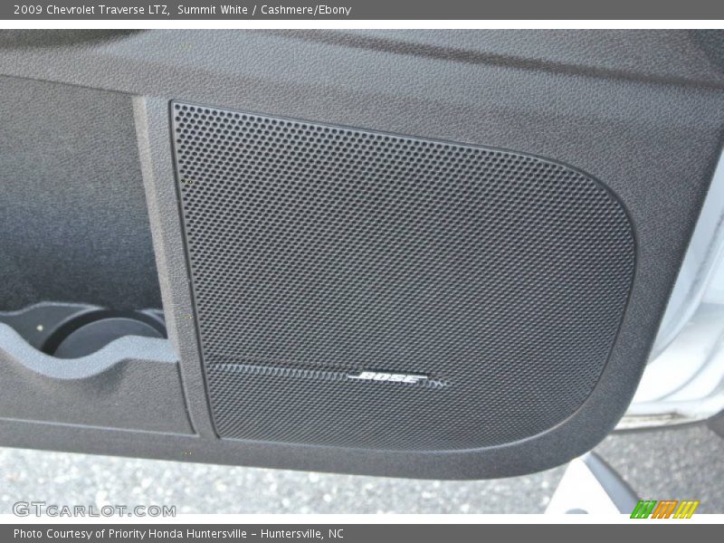 Summit White / Cashmere/Ebony 2009 Chevrolet Traverse LTZ