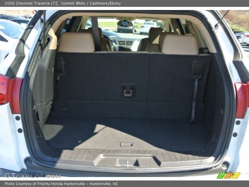 Summit White / Cashmere/Ebony 2009 Chevrolet Traverse LTZ