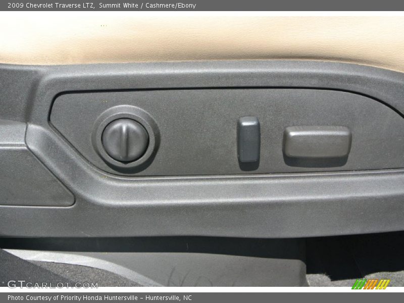 Summit White / Cashmere/Ebony 2009 Chevrolet Traverse LTZ