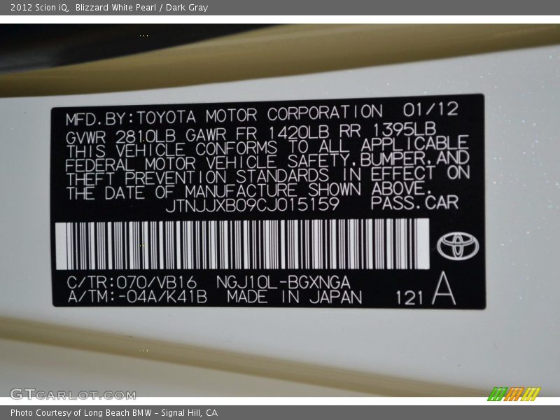 Blizzard White Pearl / Dark Gray 2012 Scion iQ