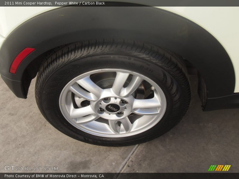 Pepper White / Carbon Black 2011 Mini Cooper Hardtop