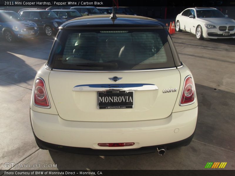 Pepper White / Carbon Black 2011 Mini Cooper Hardtop
