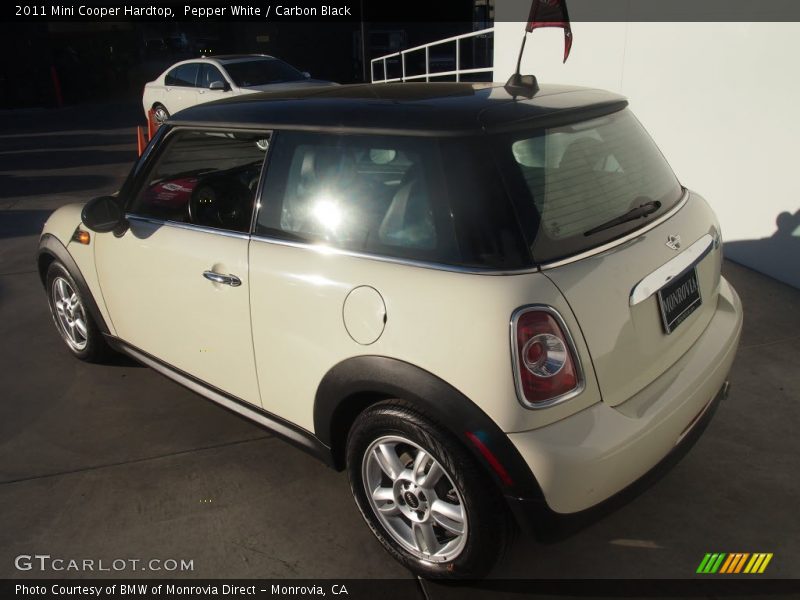 Pepper White / Carbon Black 2011 Mini Cooper Hardtop