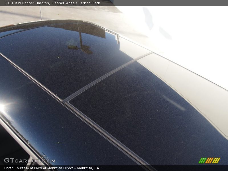 Pepper White / Carbon Black 2011 Mini Cooper Hardtop