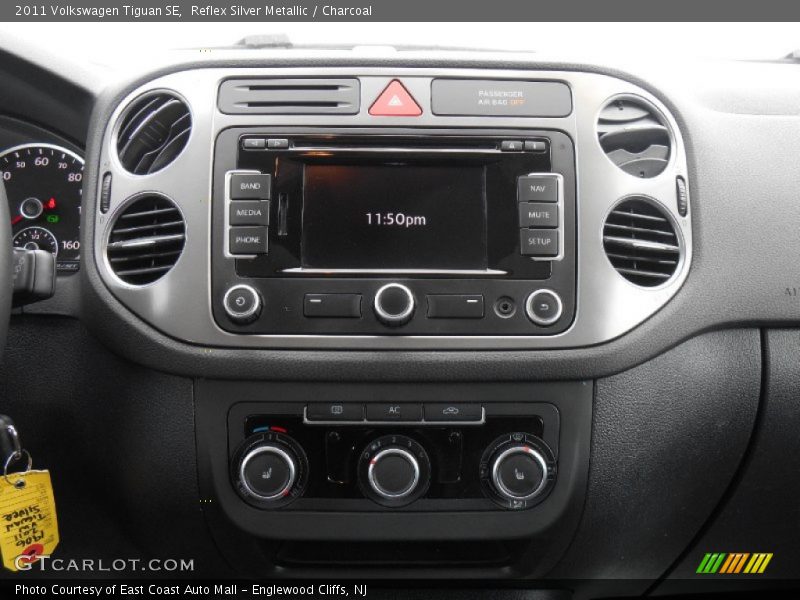 Reflex Silver Metallic / Charcoal 2011 Volkswagen Tiguan SE