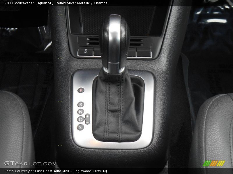 Reflex Silver Metallic / Charcoal 2011 Volkswagen Tiguan SE