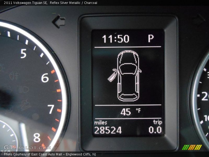 Reflex Silver Metallic / Charcoal 2011 Volkswagen Tiguan SE