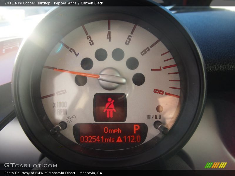 Pepper White / Carbon Black 2011 Mini Cooper Hardtop