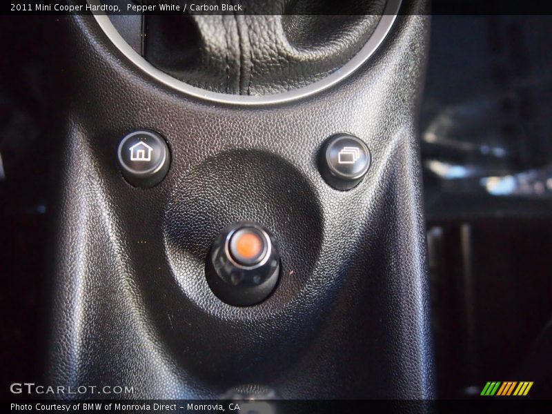 Pepper White / Carbon Black 2011 Mini Cooper Hardtop