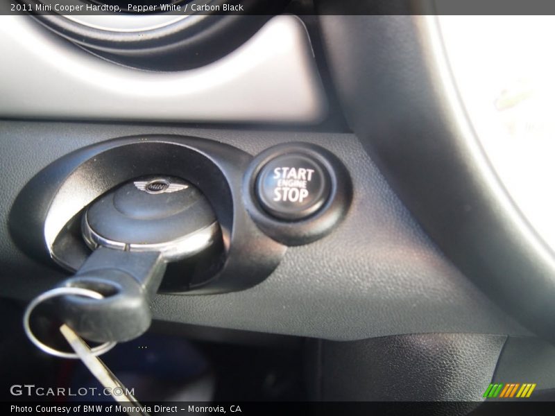 Pepper White / Carbon Black 2011 Mini Cooper Hardtop