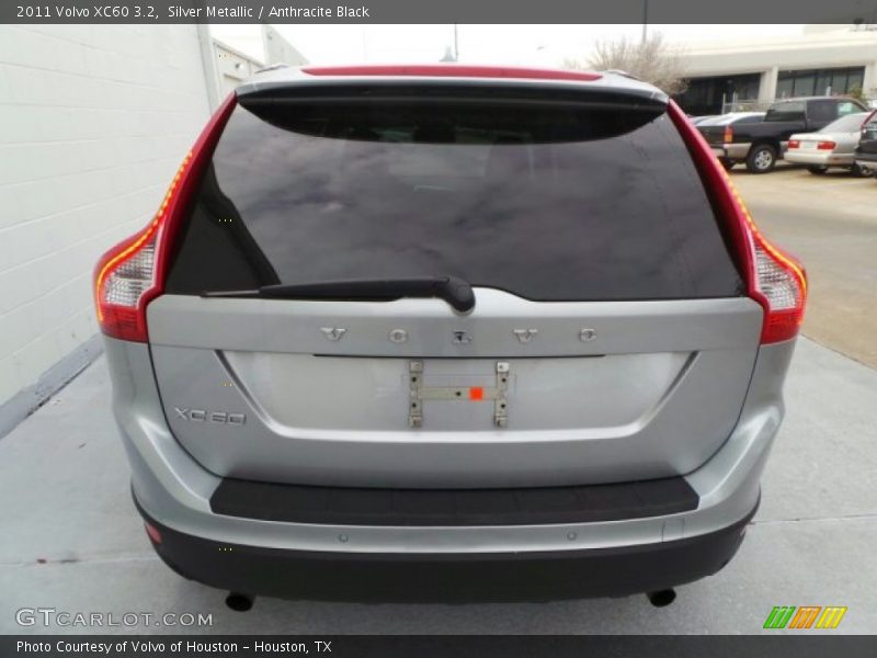 Silver Metallic / Anthracite Black 2011 Volvo XC60 3.2