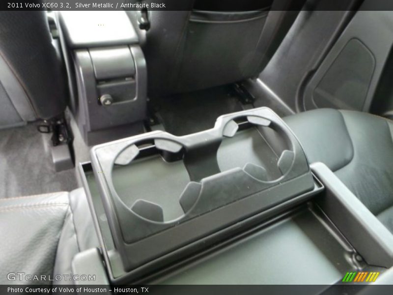 Silver Metallic / Anthracite Black 2011 Volvo XC60 3.2