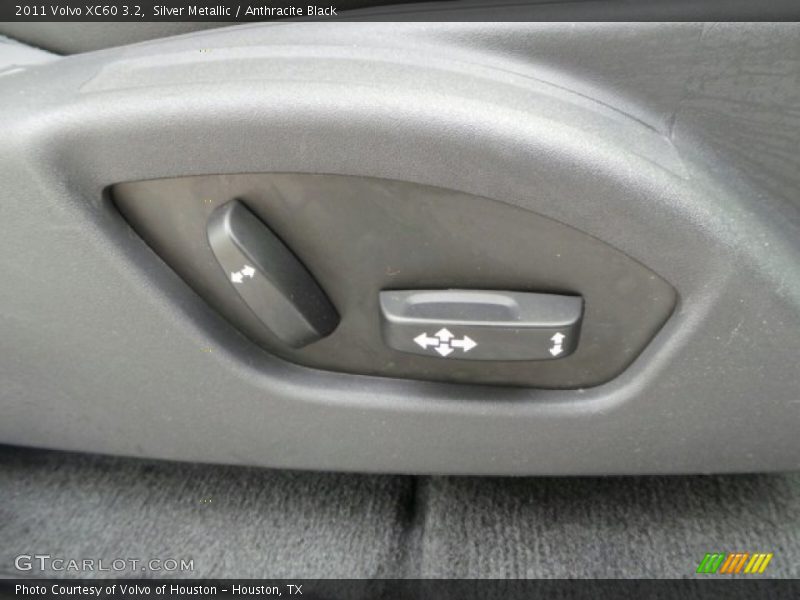 Silver Metallic / Anthracite Black 2011 Volvo XC60 3.2