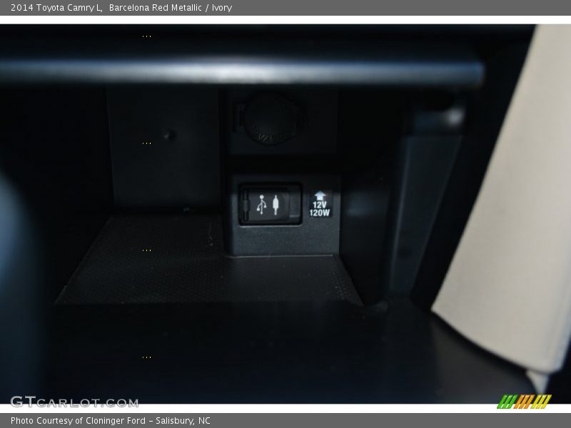 Barcelona Red Metallic / Ivory 2014 Toyota Camry L