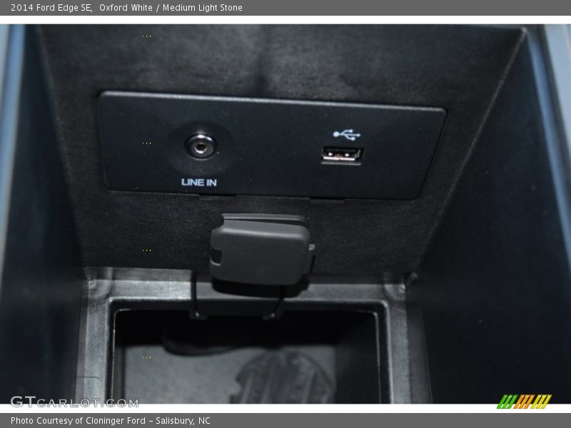 Oxford White / Medium Light Stone 2014 Ford Edge SE