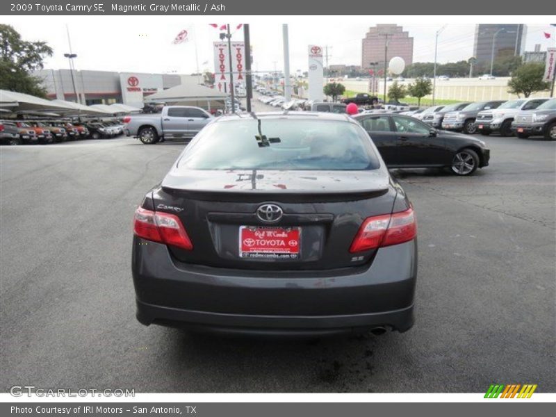 Magnetic Gray Metallic / Ash 2009 Toyota Camry SE