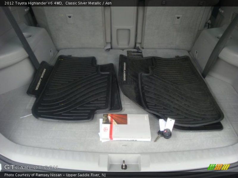 Classic Silver Metallic / Ash 2012 Toyota Highlander V6 4WD