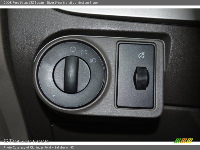 Silver Frost Metallic / Medium Stone 2008 Ford Focus SES Sedan