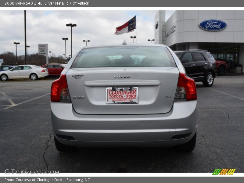 Silver Metallic / Off-Black 2008 Volvo S40 2.4i