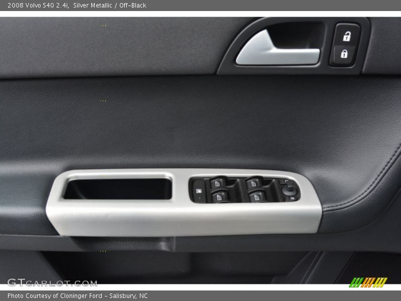 Silver Metallic / Off-Black 2008 Volvo S40 2.4i