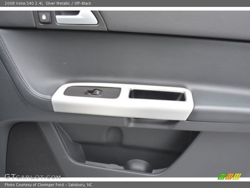 Silver Metallic / Off-Black 2008 Volvo S40 2.4i