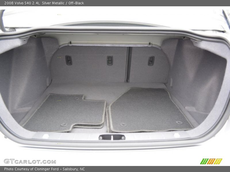 Silver Metallic / Off-Black 2008 Volvo S40 2.4i