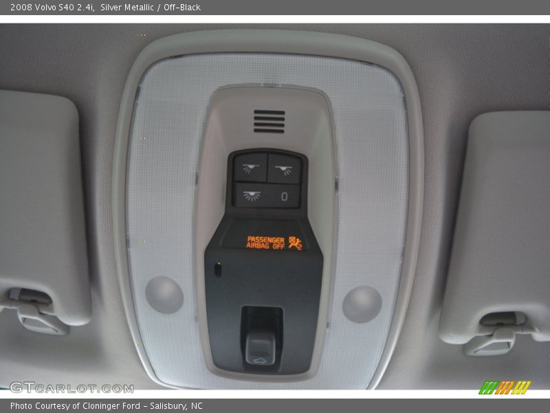 Silver Metallic / Off-Black 2008 Volvo S40 2.4i