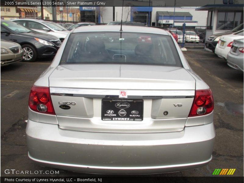 Silver Platinum / Grey 2005 Saturn L Series L300 Sedan