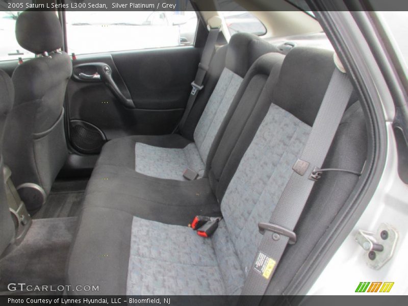 Silver Platinum / Grey 2005 Saturn L Series L300 Sedan