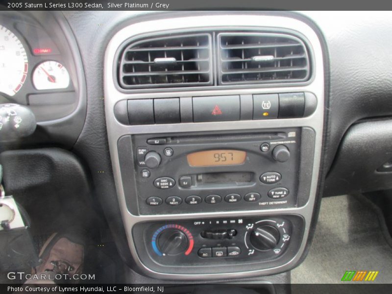 Silver Platinum / Grey 2005 Saturn L Series L300 Sedan