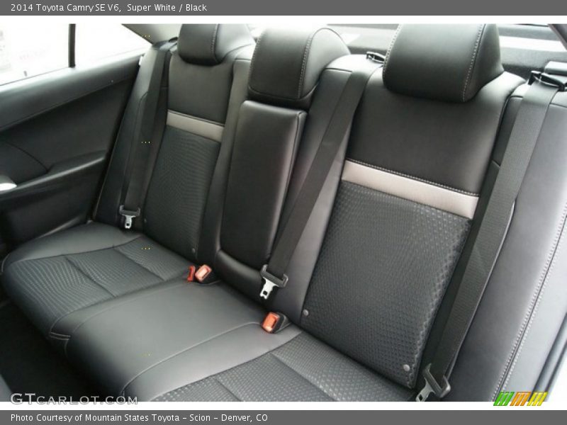 Super White / Black 2014 Toyota Camry SE V6