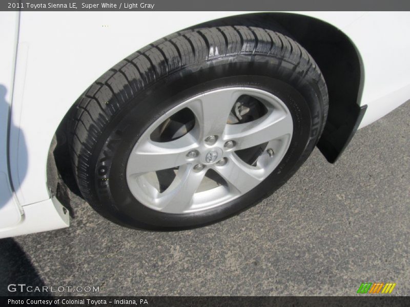Super White / Light Gray 2011 Toyota Sienna LE