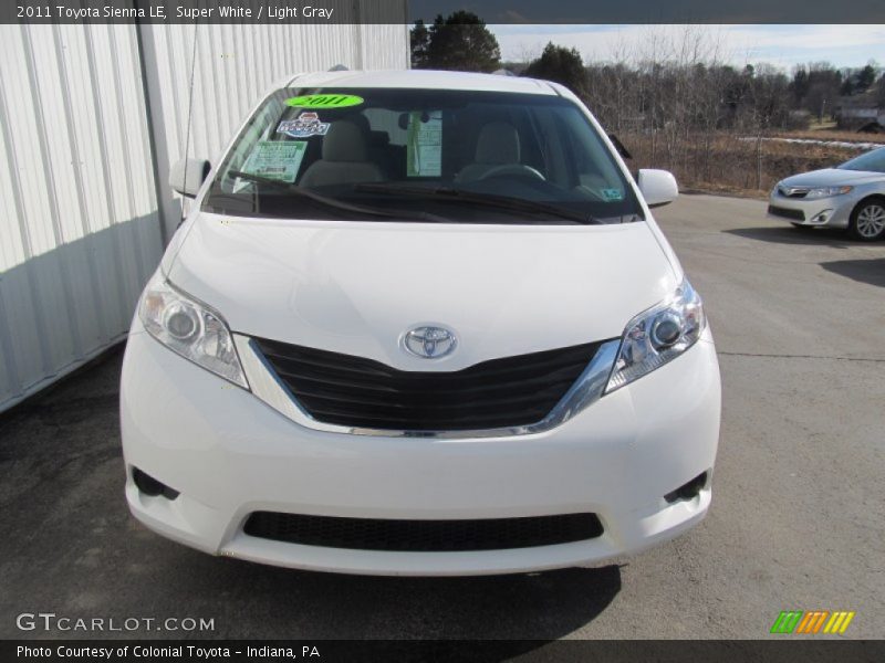 Super White / Light Gray 2011 Toyota Sienna LE