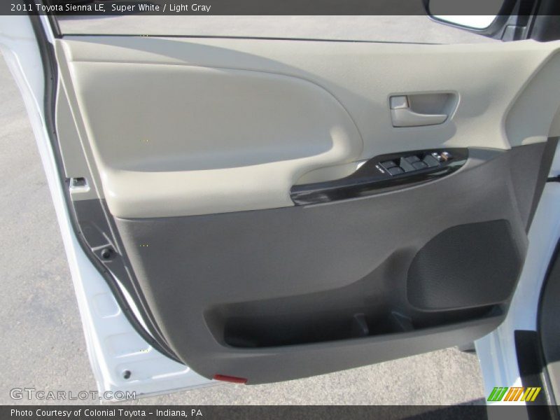 Super White / Light Gray 2011 Toyota Sienna LE